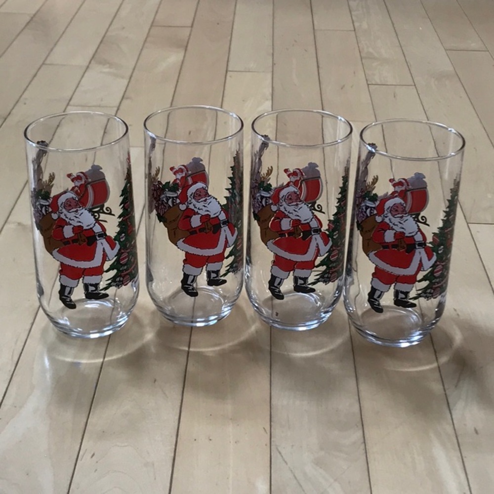 Set of 4 preowned Luminarc Santa, sleigh, Christmas tree drinking glasses - 16oz